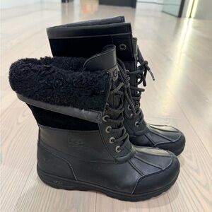 UGG KIDS Butte 2 snow boots. Size 5